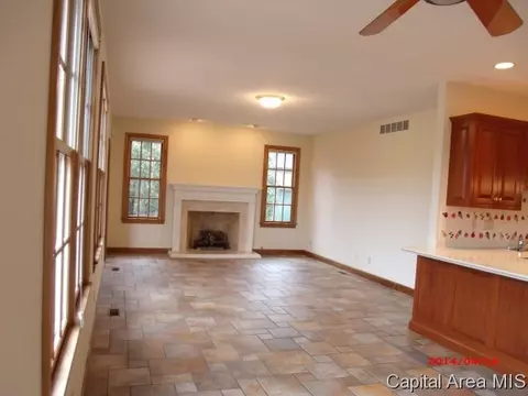 2104 Greenside, Springfield, IL 62704 photo 2
