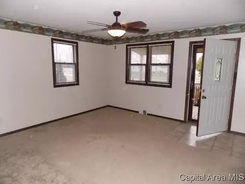 306 E Sycamore, Thayer, IL 62689 photo 5