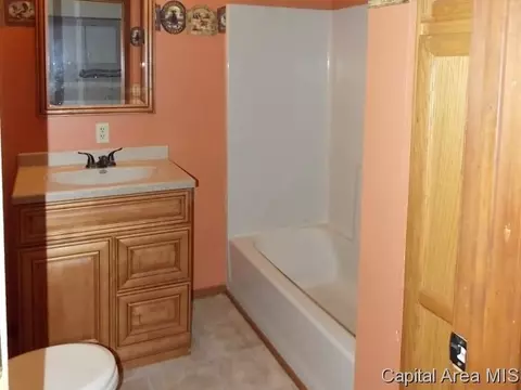 306 E Sycamore, Thayer, IL 62689 photo 8