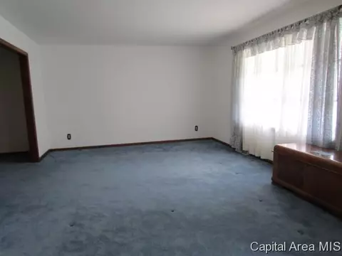 135 White Birch Rd, Springfield, IL 62712 photo 2