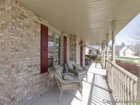 17 Spring, Riverton, IL 62561 photo 2
