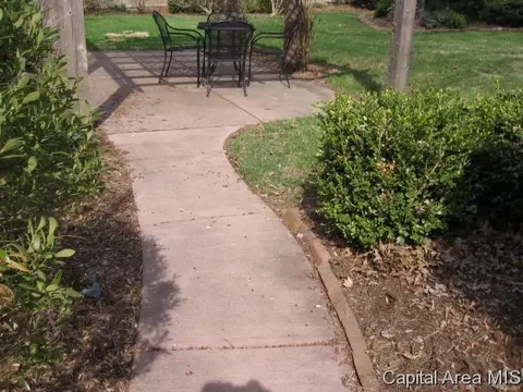 614 Kenyon Dr, Springfield, IL 62704 photo 17
