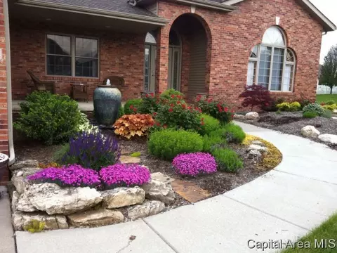 7401 Wentworth Dr, Springfield, IL 62711 photo 2
