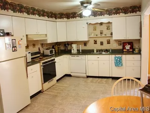 1800 Fairfield Dr, Springfield, IL 62702 photo 4