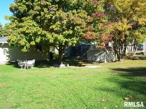 321 E Jackson, Virginia, IL 62691 photo 1