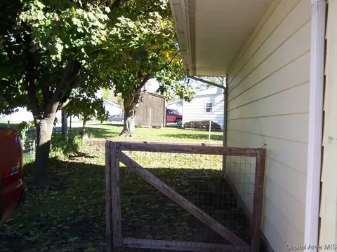 321 E Jackson, Virginia, IL 62691 photo 4