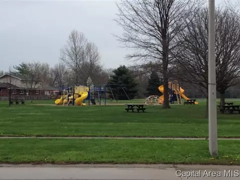 2624 Lindbergh Blvd, Springfield, IL 62704 photo 2