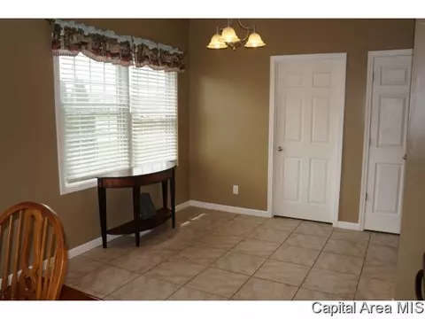 112 Resina Dr, Springfield, IL 62703 photo 5