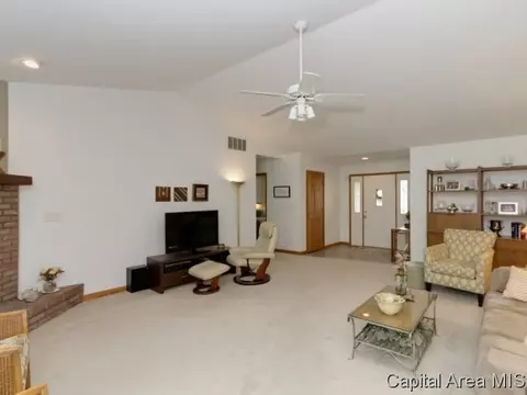 2805 Findley Dr, Springfield, IL 62704 photo 4