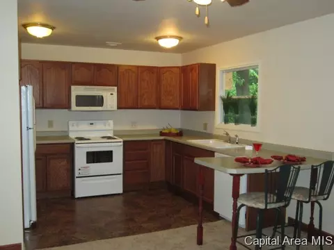 2400 E Dover Dr, Springfield, IL 62703 photo 8