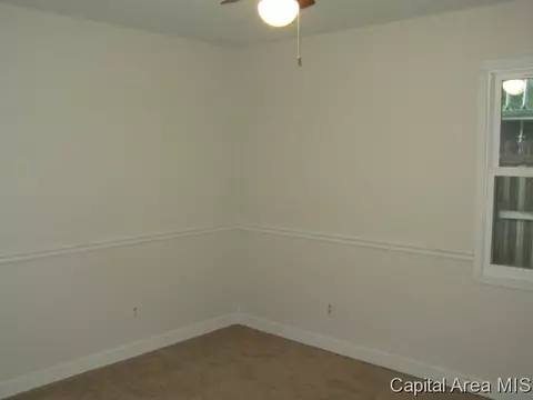 2400 E Dover Dr, Springfield, IL 62703 photo 4