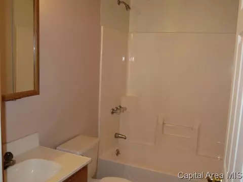 2400 E Dover Dr, Springfield, IL 62703 photo 5