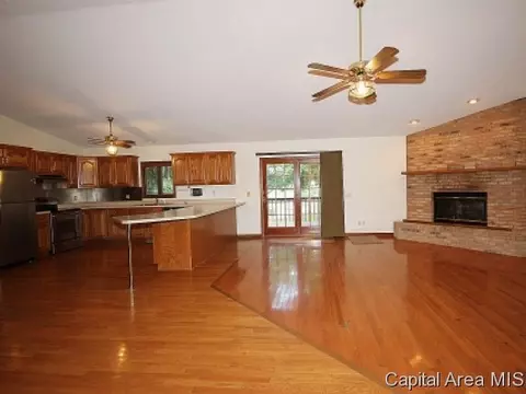 104 Resina Dr, Springfield, IL 62703 photo 2