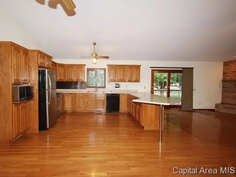 104 Resina Dr, Springfield, IL 62703 photo 5