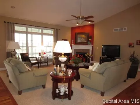 4816 Greenbriar Dr, Springfield, IL 62711 photo 4