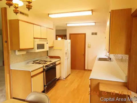455 Pakey Rd, Springfield, IL 62712 photo 4