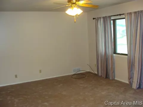 30 Ridge Ct, Springfield, IL 62703 photo 4
