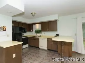 2720 Arlington Dr, Springfield, IL 62704 photo 2