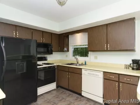 2720 Arlington Dr, Springfield, IL 62704 photo 3
