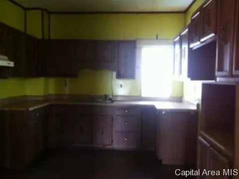108 E Wilson Ave, Gillespie, IL 62033 photo 3