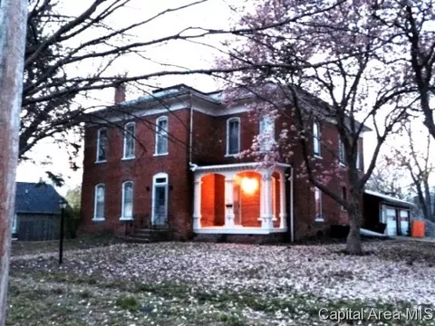 329 E Tanner St, Waverly, IL 62692 photo 1