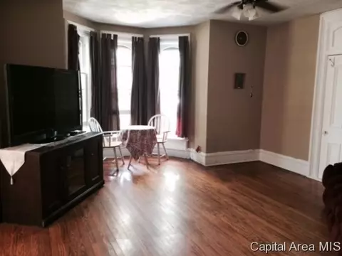 329 E Tanner St, Waverly, IL 62692 photo 4