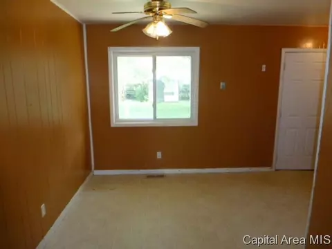1500 Fairfield Dr, Springfield, IL 62702 photo 4