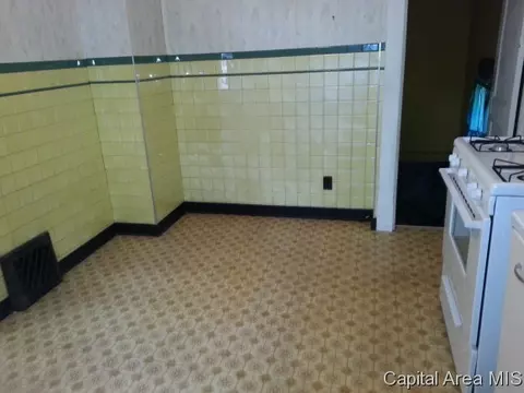 854 S State St, Springfield, IL 62704 photo 8