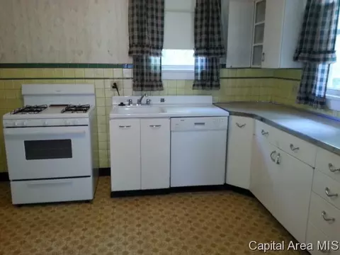 854 S State St, Springfield, IL 62704 photo 6