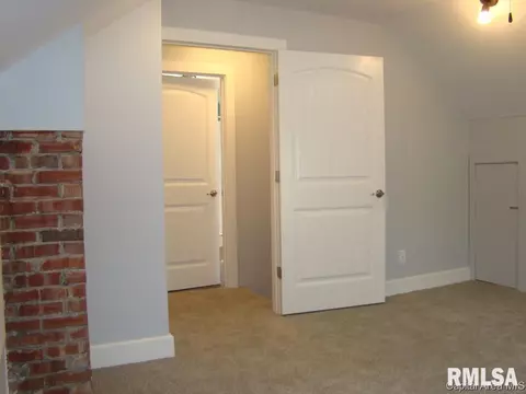 2549 S 7th St, Springfield, IL 62703 photo 5