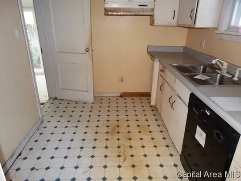 2113 S Spring St, Springfield, IL 62704 photo 12