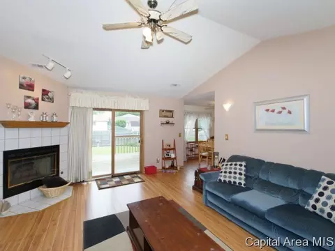 3033 Stokebridge, Springfield, IL 62702 photo 4