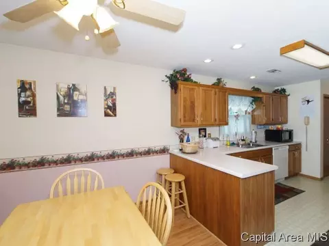 3033 Stokebridge, Springfield, IL 62702 photo 8