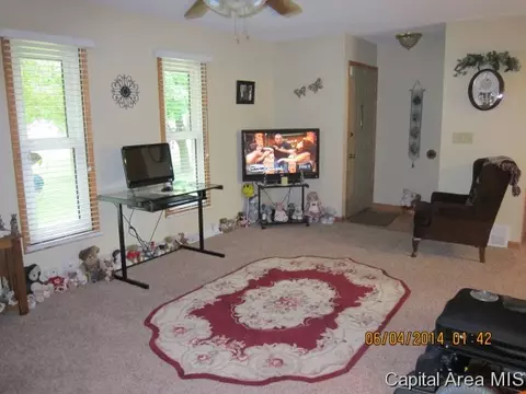 603 Lynwood Dr, Athens, IL 62613 photo 4