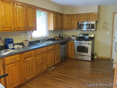 603 Lynwood Dr, Athens, IL 62613 photo 6