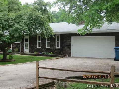 603 Lynwood Dr, Athens, IL 62613 photo 3