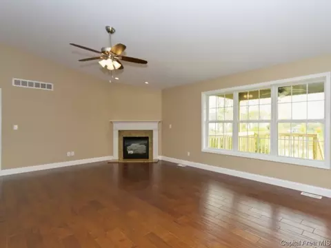 920 Pheasant Run, Sherman, IL 62684 photo 3