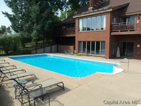 39 Orchard Ln, Springfield, IL 62712 photo 2