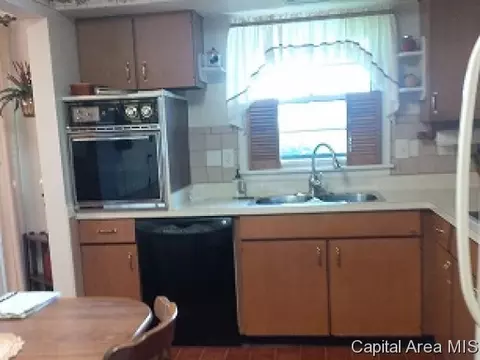 81 Nottingham Rd, Springfield, IL 62704 photo 4