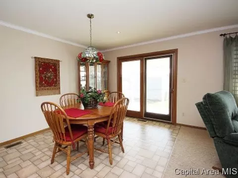 116 Post Rd, Virden, IL 62690 photo 6