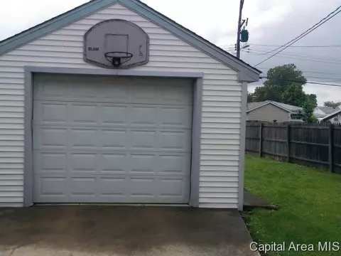 2069 N 22nd St, Springfield, IL 62702 photo 9