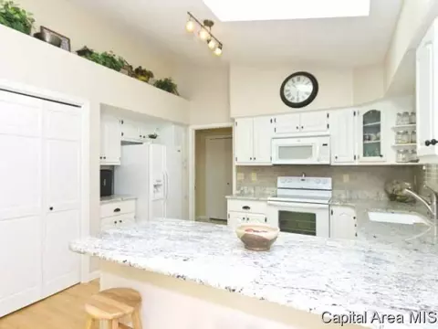 2308 Mallard Pointe Ct, Springfield, IL 62712 photo 7