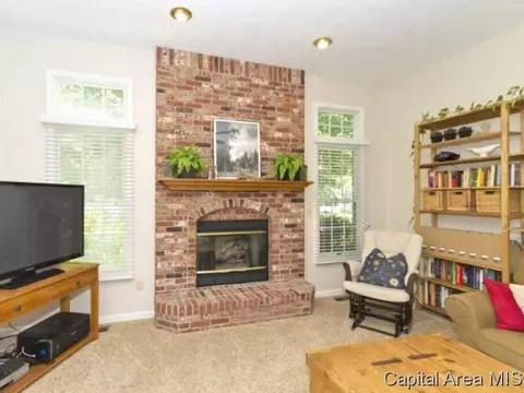 2308 Mallard Pointe Ct, Springfield, IL 62712 photo 6