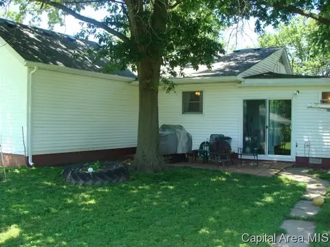 412 Cherry, Thayer, IL 62689 photo 3