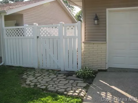 2500 Arrowhead Dr, Springfield, IL 62702 photo 2