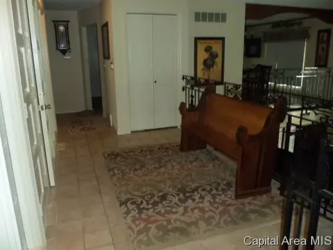 3217 W Point Dr, Springfield, IL 62704 photo 2