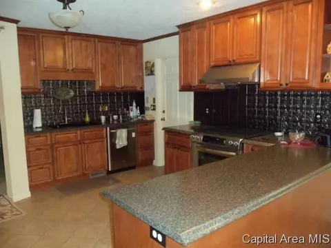3217 W Point Dr, Springfield, IL 62704 photo 6