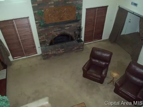 3217 W Point Dr, Springfield, IL 62704 photo 4