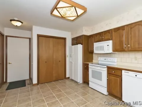 10 Holiday Rd, Springfield, IL 62702 photo 3