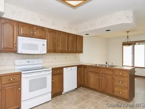 10 Holiday Rd, Springfield, IL 62702 photo 6